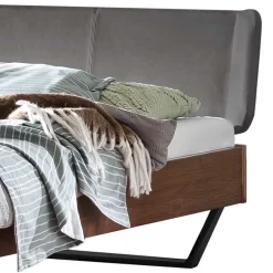 Online Wohnen Bett im Industrial Design aus Nussbaum in Braun - Murphy