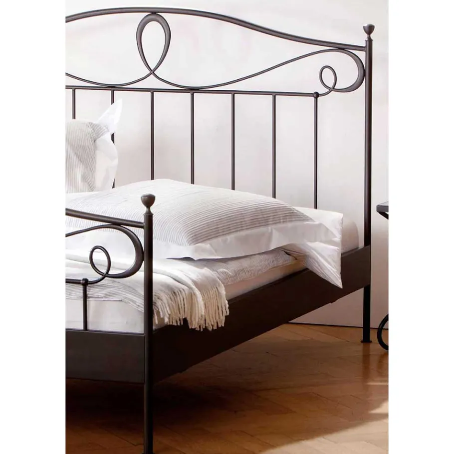 Outlet Wohnen Bett Oscar aus Eisen