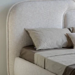 Wohnen Design Polsterbett komplett ausgestattet - Lyaneza