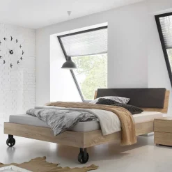 Outlet Wohnen Designerbett mit Metallfüßen in Rad Optik - Nesut