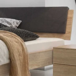 Outlet Wohnen Designerbett mit Metallfüßen in Rad Optik - Nesut