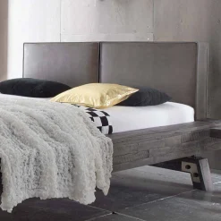 Outlet Wohnen Graues Massivholzbett Firendra im Vintage Industry Style