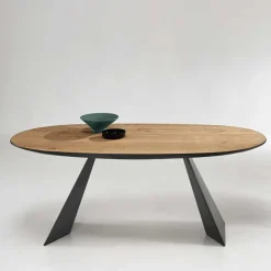Wohnen Ovaler Designtisch mit Schweizer Kante - Sinvoje