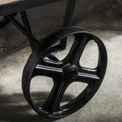 Hot Wohnen Rustikaler Design Couchtisch mit Eisenrädern - Pistroga