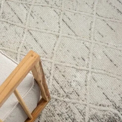 Discount Wohnen Teppich mit Rautenmuster in Weiß & Hellgrau - Freshna